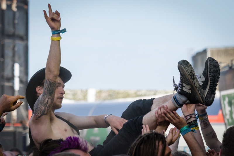 Crowdsurfing